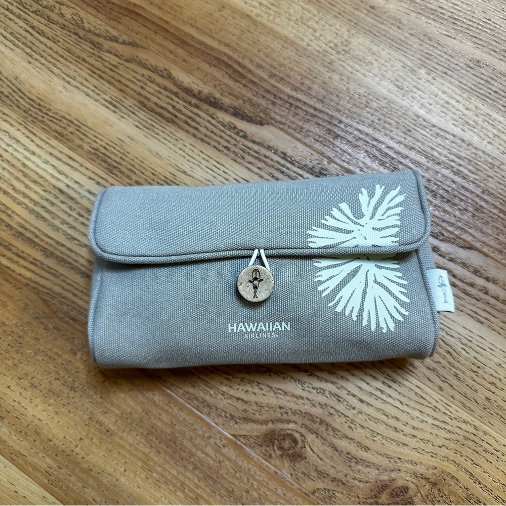 Hawaiian Airline Travel Pouch